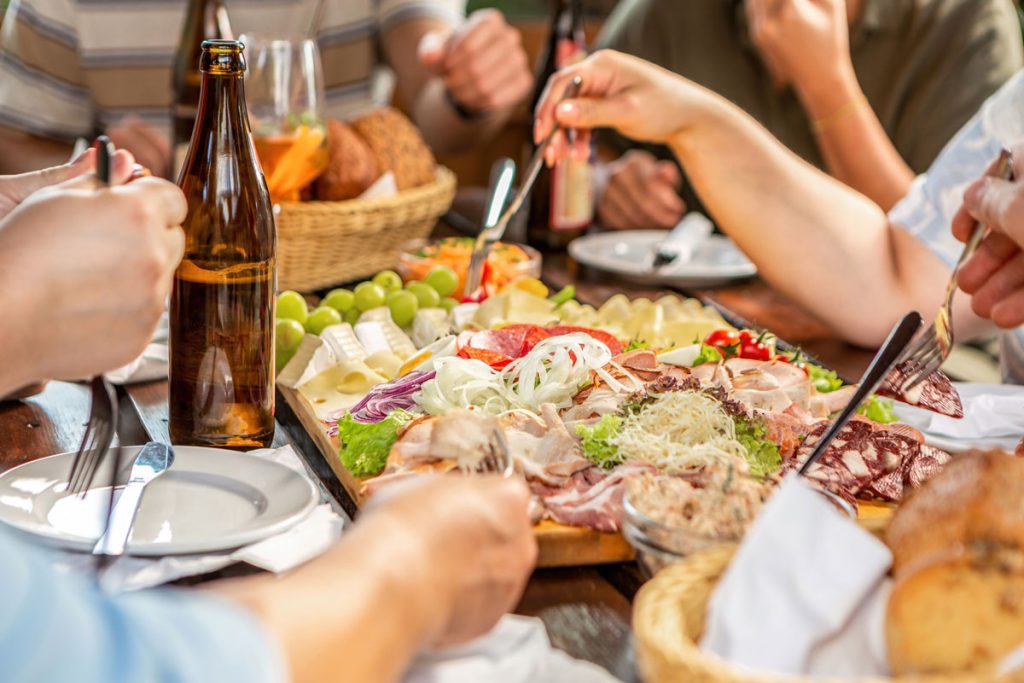 Regionale Spezialitäten in der Berghütte Oberstaufen genießen