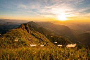 Sonnenaufgang über den Allgäuer Alpen bei Oberstaufen – goldene Morgenstimmung