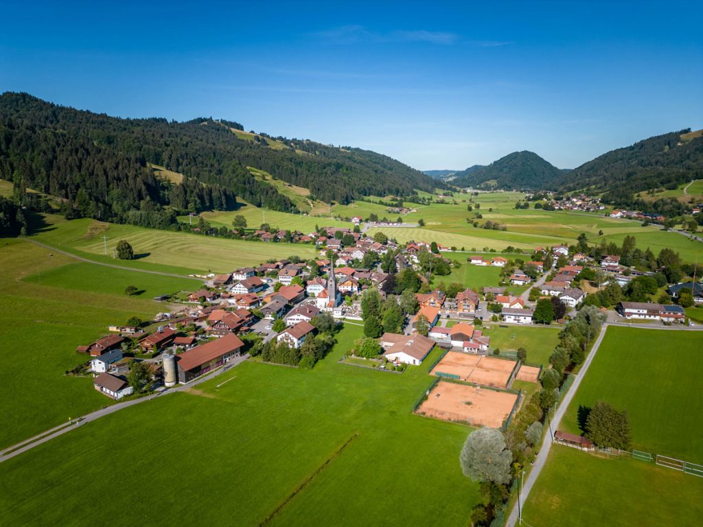 Allgäuer Häuser im Konstanzer Tal in Thalkirchdorf