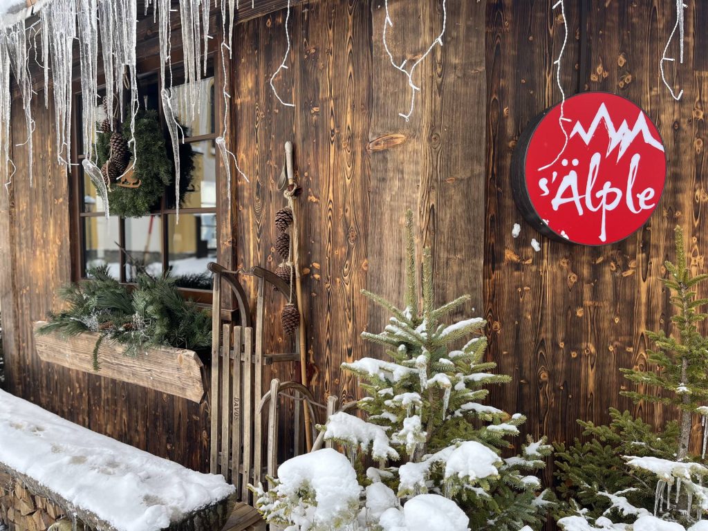 Eingangsbereich der s’Älple Hüttenbar