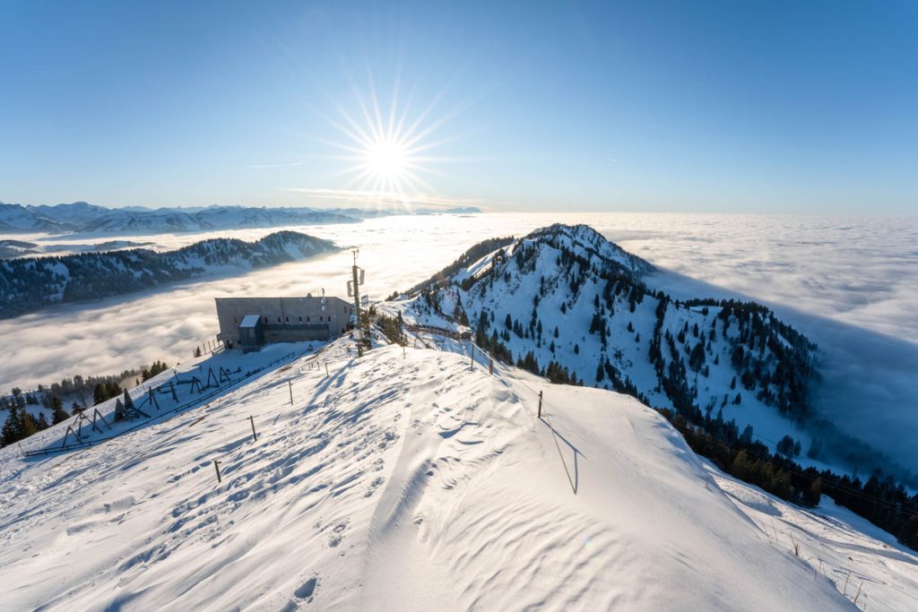 Winterblick vom Hochgrat auf die verschneite Nagelfluhkette